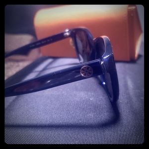 Tory burch blue sunglases 100% authentic
